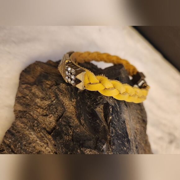 NWOT lia Sophia "Confidant" Lemon colour faux leather with cut crystal bracelet - Picture 2 of 4